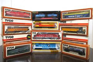 lot 122 image: Great Lot of Assorted Boxed HO Train Cars & Engines