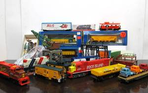lot 123 image: Large Group of Assorted HO Train Cars & Engines