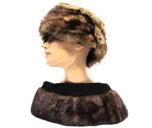 lot 131 image: Vintage Genuine Fur Hat & Collar