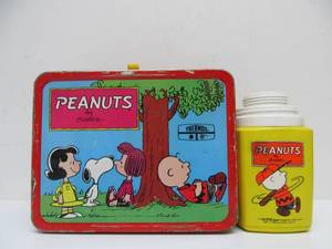 lot 132 image: Vintage PEANUTS Charlie Brown Lunchbox wThermos