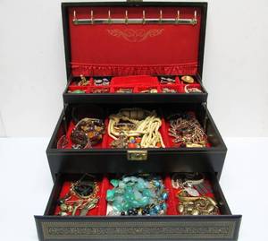 lot 135 image: Vintage Jewelry Box full of Jewelry