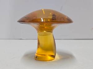 lot 154 image: Mid Century VIKING Amber Glass Mushroom