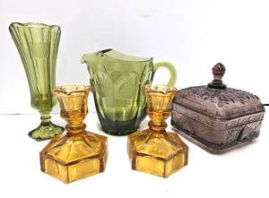lot 156 image: Group of Vintage Mid Century Colorful Glassware