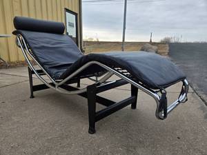 lot 8 image: Genuine Mid Century Cassina  Le Corbusier LC4 Lounge Chair