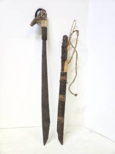 lot 171 image: Impressive Early Old Iban-Dayak Mandau Headhunters Sword