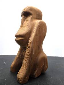lot 176 image: Great Looking Vintage Carved Wood Seated Monkey Statue 