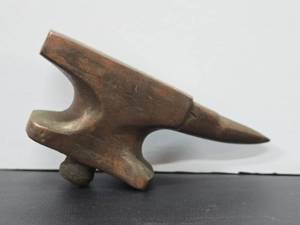 lot 179 image: Vinateg Solid Brass Small 1lb Brass Anvil