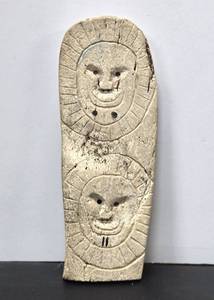 lot 181 image: Genuine Vintage Inupiaq Baleen Carved Cribbage Game Board by Elmer Frankson (Ekayuke)