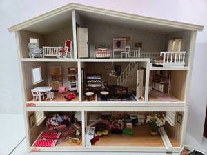 lot 6 image: Excellent Vintage LUNDBY Dull House wLots of Furniture & Accessories