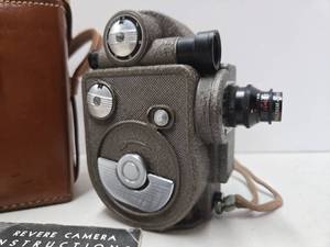 lot 206 image: Great Looking Vintage REVERE 8 Model 88 Movie Camera