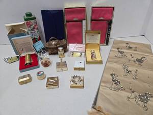 lot 224 image: Estate Lot of Vintage Vanity Items Perfume Pill Boxes etc