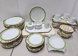 lot 226 image: Very Nice Set of Vintage ROSENTHAL Studio-Linie Green Rimmed Dishware 