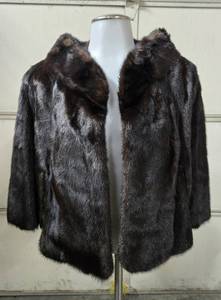 lot 227 image: Excellent Condition and Quality Ladies Genuine Fur Coat