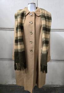 lot 229 image: Nice Looking Vintage Ladies Camel Hair Coat wScarf