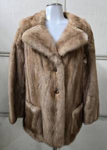 lot 231 image: Vintage Genuine Fur Coat by Schlampps - Minneapolis