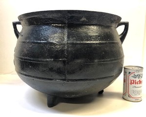 lot 7 image: Fantastic Large Early Antique Cast Iron Cauldron by Savery & Company