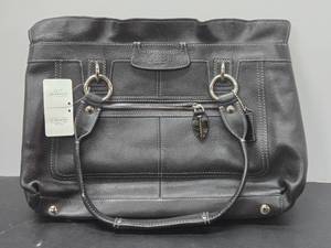 lot 240 image: New with Tags Genuine COACH Black Leather Purse