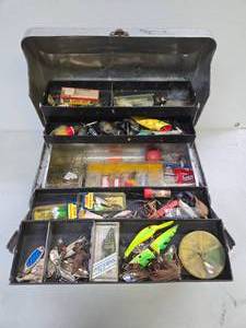 lot 250 image: Vintage Tackle Boxes wLures & Supplies