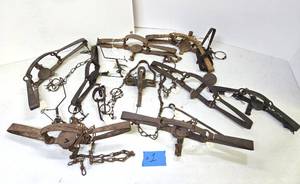 lot 251 image: Lot of Vintage Animal Traps #1 