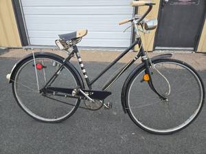 lot 290 image: Very Cool Vintage HERCULES Bicycle