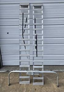 lot 306 image: Like-New LITTLE GIANT Wingspan Ladder Model 10111
