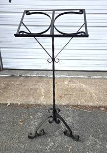 lot 300 image: Vintage Scrolled & Wrought Iron Music Stand