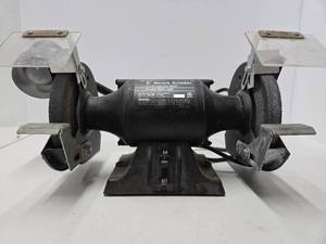 lot 202 image: Working Black & Decker 6 Bench Grinder