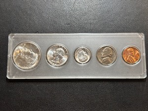 lot 46 image: 1964 U.S. Mint Set