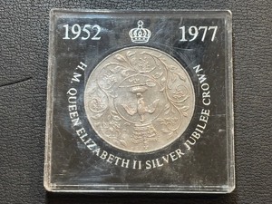 lot 63 image: 1977 Queen Elizabeth II Silver Jubilee Crown