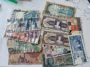 lot 110 image: Foreign Currency