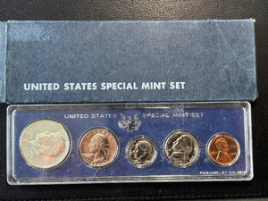 lot 16 image: 1966 Special Mint Set