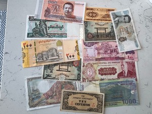 lot 32 image: Foreign Currency