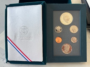 lot 63 image: 1990 U.S. Mint Prestige Set