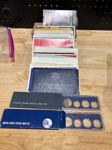 lot 94 image: Envelopes of U.S. Mint and Proof Sets - No Coins