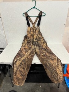 lot 3 image: Camo Hunting Bibs