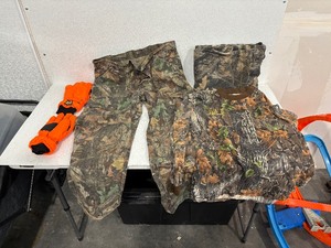 lot 4 image: Hunting Pants, Shirt, and Gloves