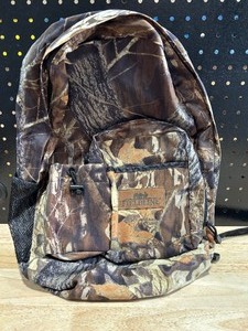 lot 6 image: Camo Backpack