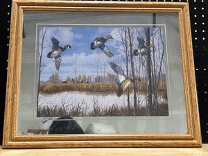 lot 35 image: Mirrored Wildlife Decor