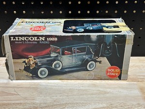 lot 64 image: 1928 Lincoln Model Car Radio