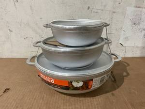 lot 246 image: 3PCS Imusa Basic Three Piece Caldero Set with Tempered Glass Lid 18, 24 and 30cm
