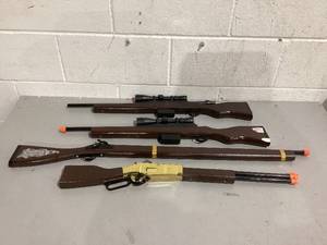 lot 509 image: LOT OF 4 Toy Rifles
