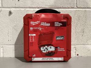 lot 533 image: 19PCS Milwaukee Hole Dozer Electricians Bi-Metal Hole Saw Set