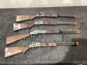 lot 670 image: LOT of 4 Toy Rifles