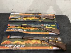 lot 671 image: LOT of 3 Toy Rifles