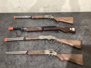 lot 672 image: LOT of 4 Toy Rifles