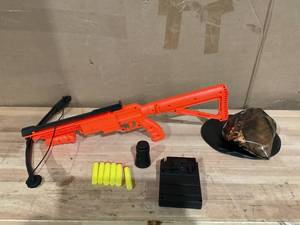 lot 391 image: Primos Crossbow Blaster Junior Turkey Hunter Combo Pack