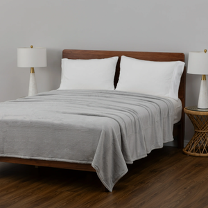 lot 192 image: Hotel Style Luxury Plush Blanket 90 x 94