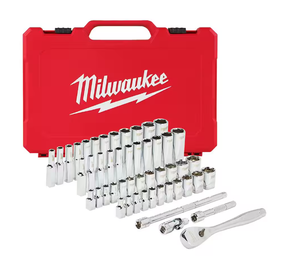 lot 532 image: 50PCS Milwaukee 14 Drive SAEMetric Ratchet and Socket Mechanics Tool Set