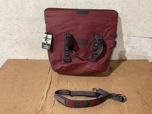 lot 26 image: Yeti M30 Tote Soft Cooler