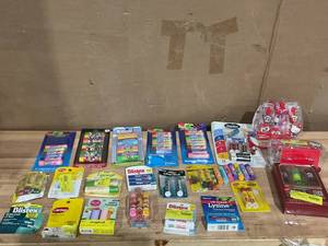 lot 424 image: LOT OF Miscellaneous Lip Balms